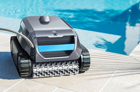 Robot koji čisti bazen dok vi chill-ujete