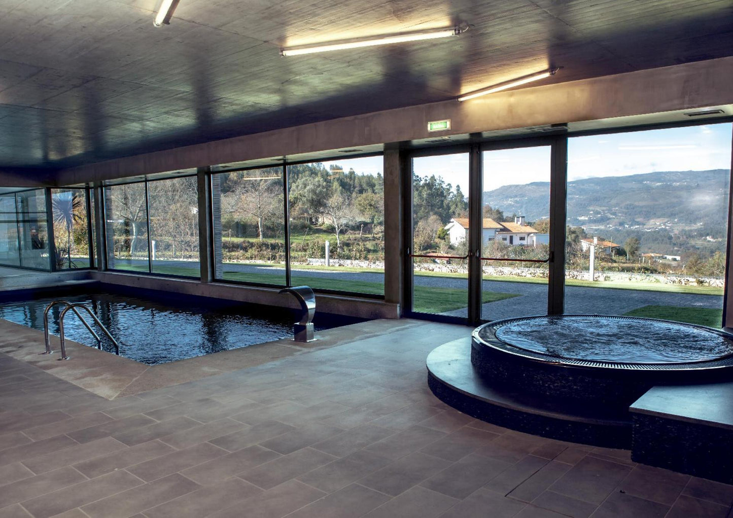 Club 28-Hidromasažna kada