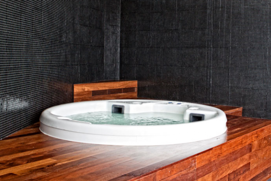 Ria- Hidromasažna kada